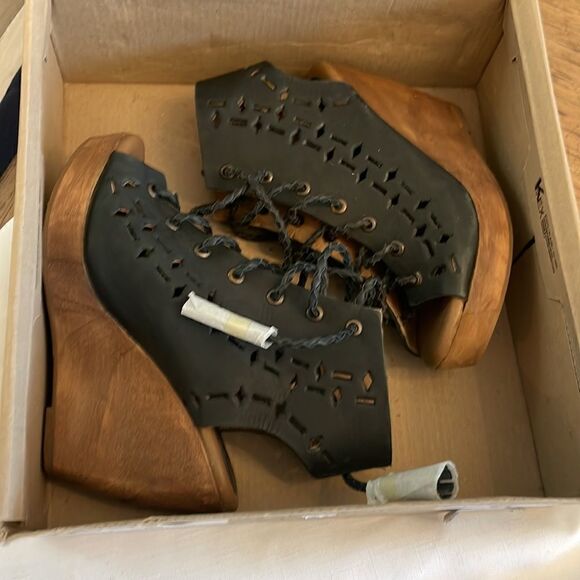 MUSSE & CLOUD BLACK LEATHER WEDGE SANDALS.  NEW - Picture 10 of 11